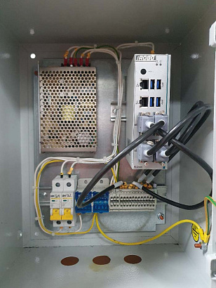 Аппаратная часть ПАР МОЛНИЯ: бокс, промышленный компьютер IRobo, ИБП, вводные автоматы, шина для подключения устройств